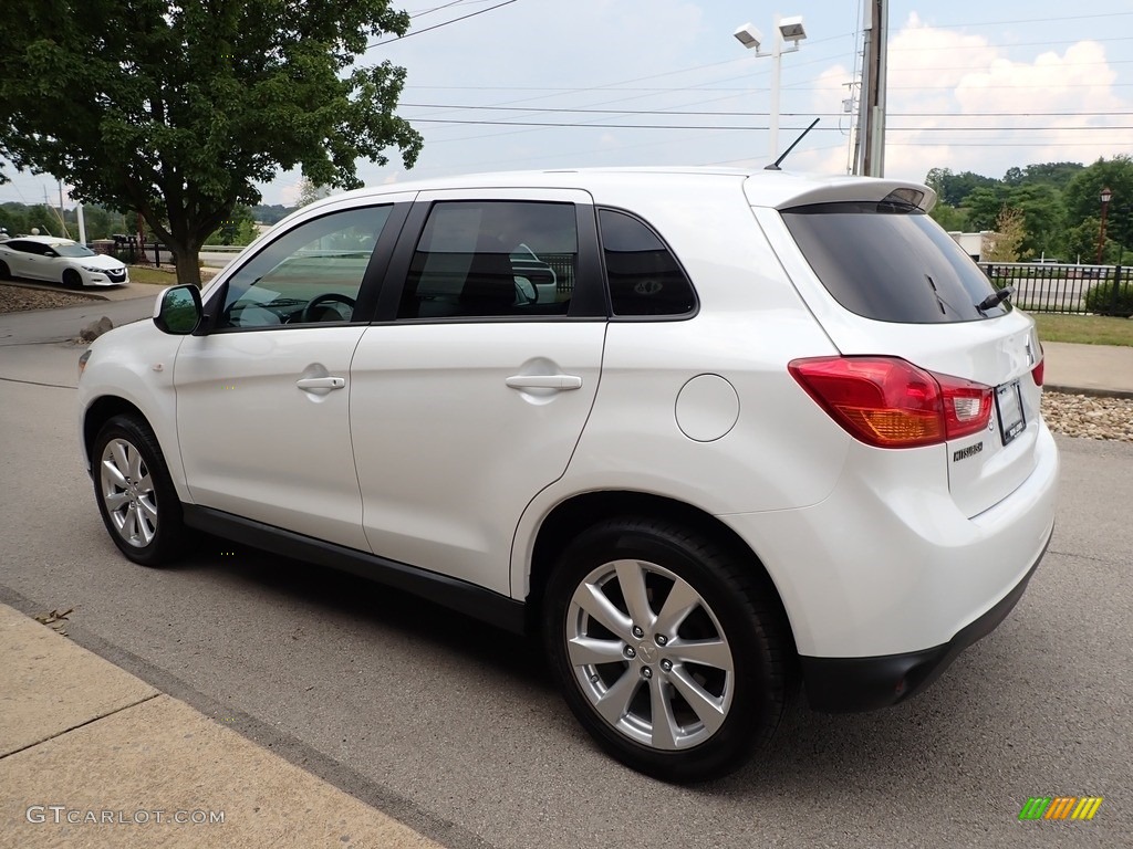 White 2015 Mitsubishi Outlander Sport ES Exterior Photo #138916409