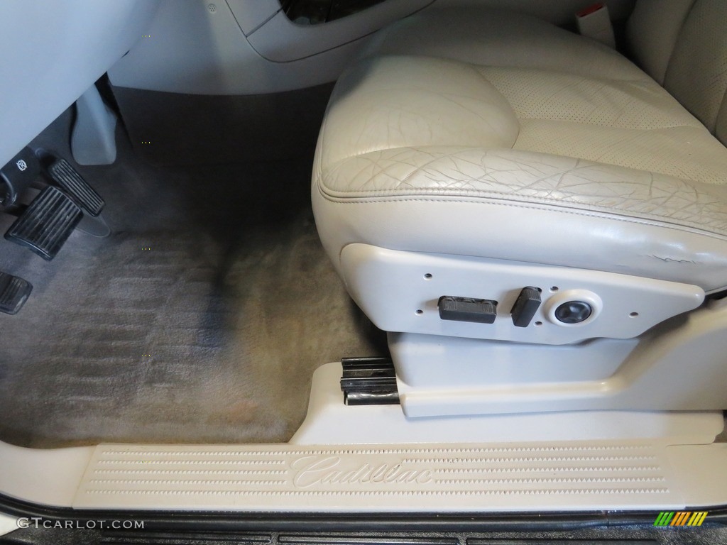 2004 Escalade EXT AWD - White Diamond / Shale photo #18