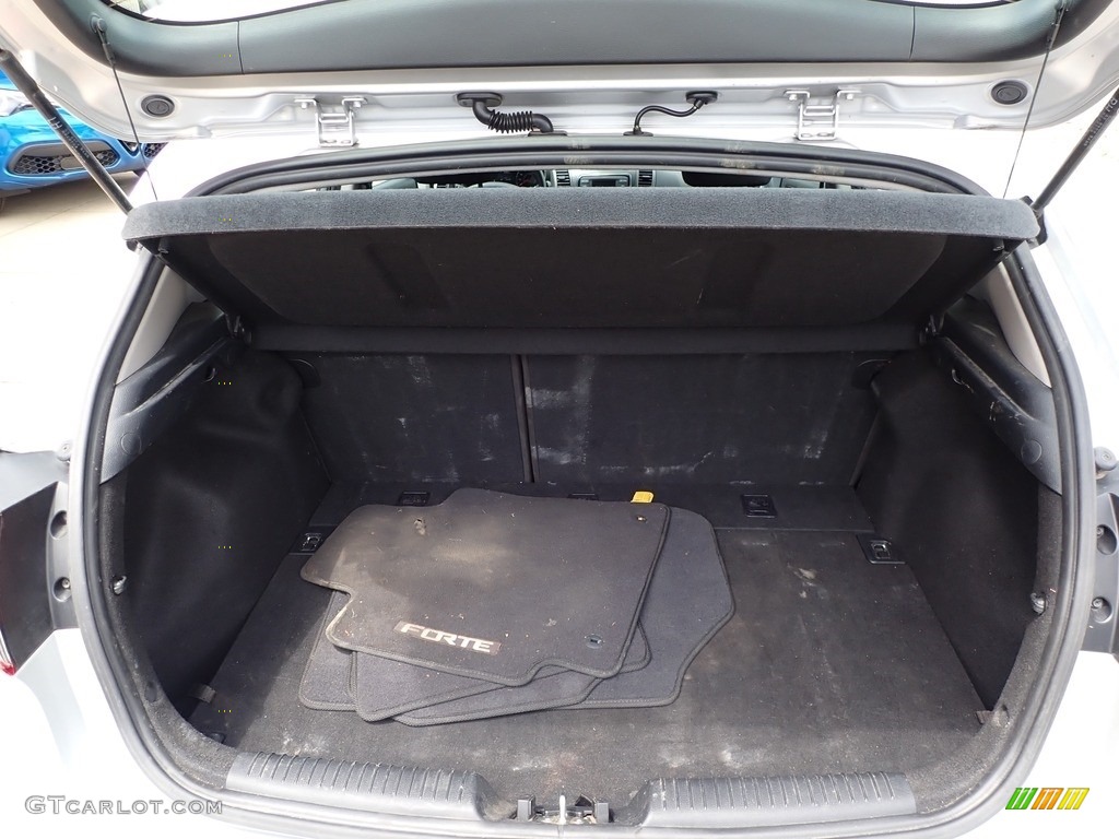2017 Kia Forte5 LX Trunk Photos