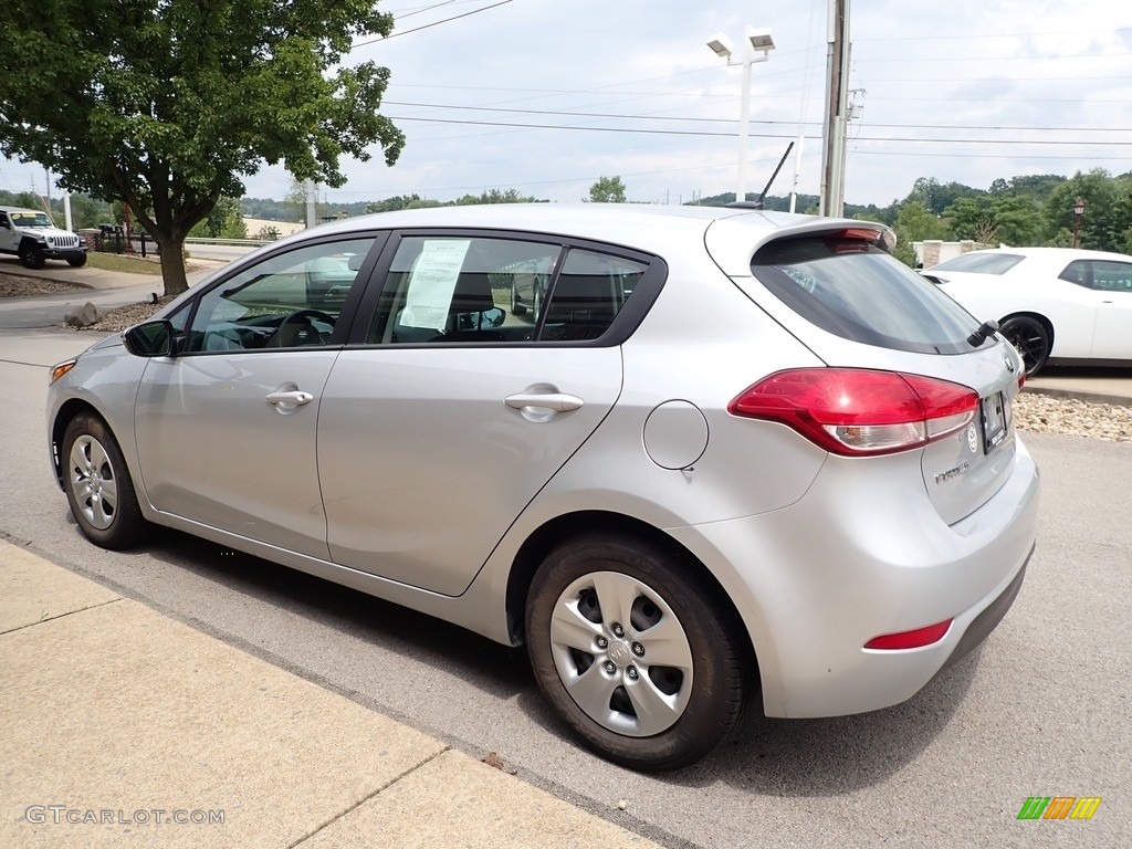 Silky Silver 2017 Kia Forte5 LX Exterior Photo #138921875