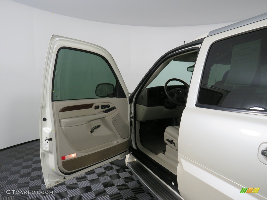 2004 Escalade EXT AWD - White Diamond / Shale photo #28
