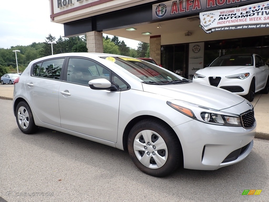 Silky Silver 2017 Kia Forte5 LX Exterior Photo #138921968
