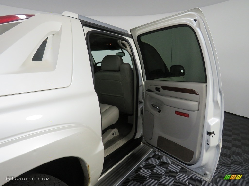 2004 Escalade EXT AWD - White Diamond / Shale photo #35