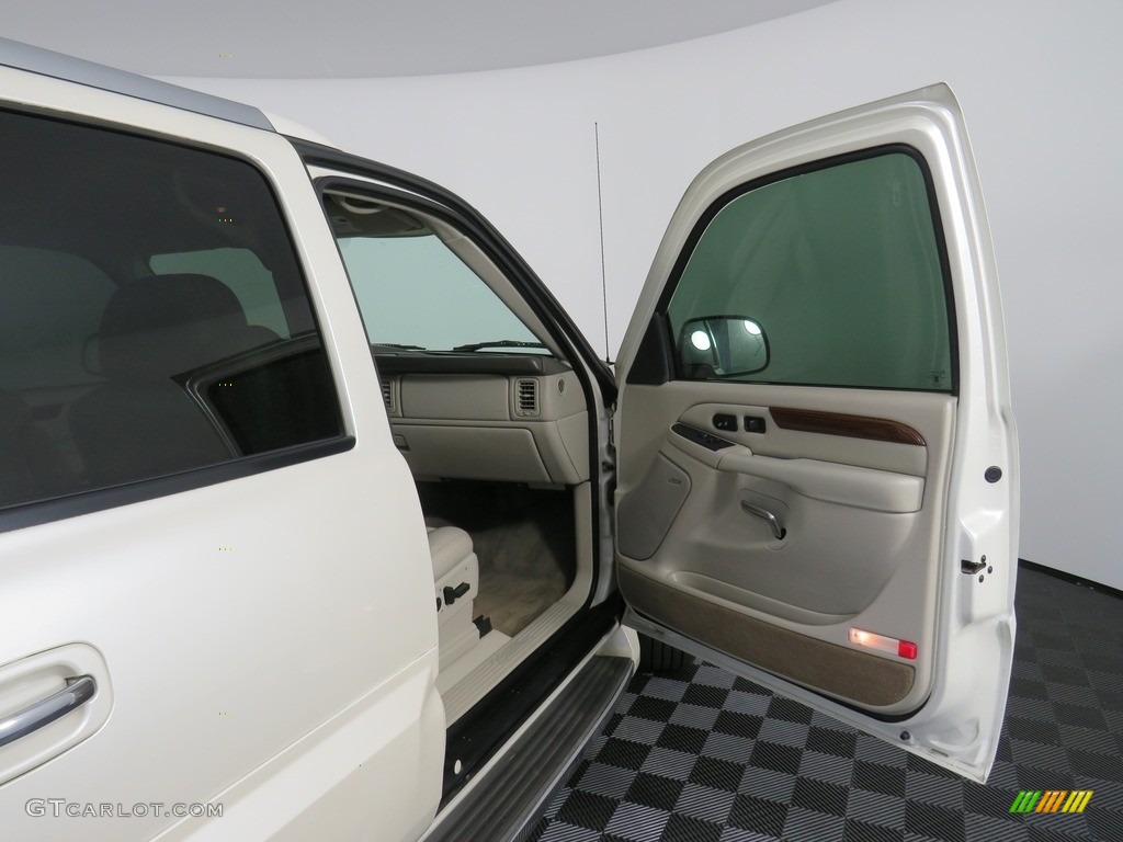 2004 Escalade EXT AWD - White Diamond / Shale photo #37