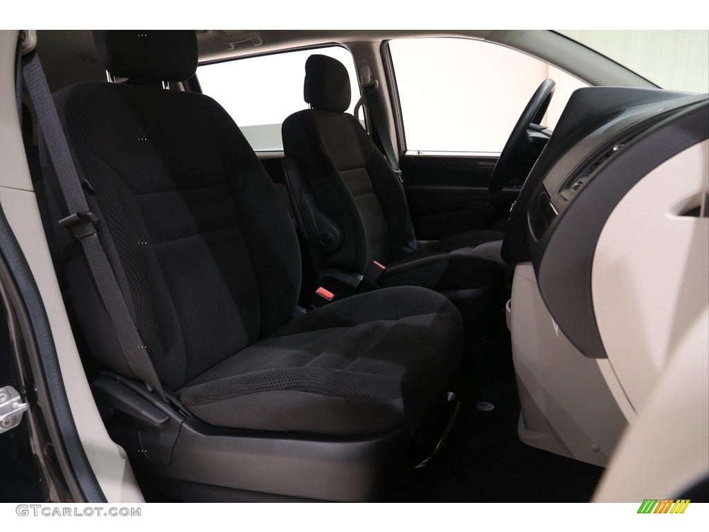 2019 Grand Caravan SE - Black Onyx Crystal Pearl / Black/Light Graystone photo #19