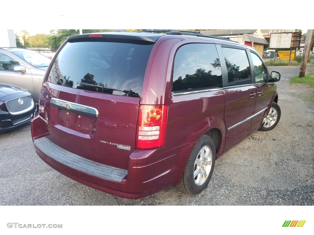 2009 Town & Country Touring - Inferno Red Crystal Pearl / Medium Pebble Beige/Cream photo #6
