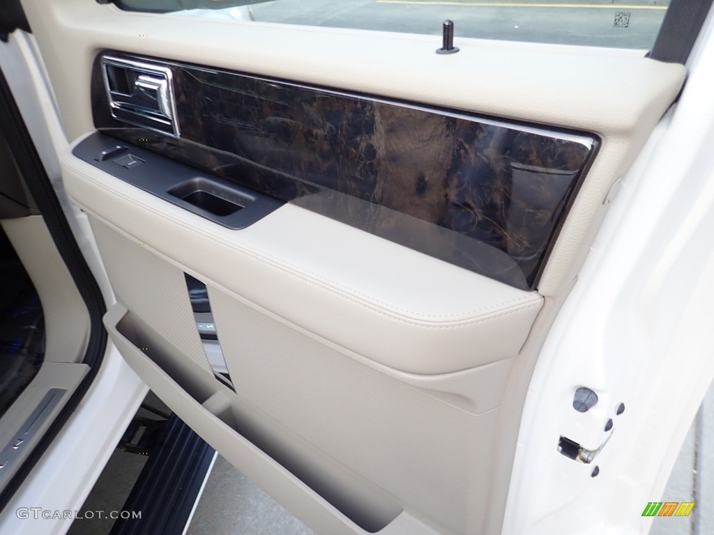 2017 Lincoln Navigator Select 4x4 Medium Light Stone Door Panel Photo #138941189