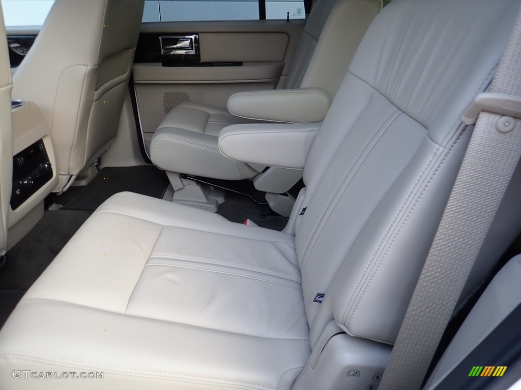 Medium Light Stone Interior 2017 Lincoln Navigator Select 4x4 Photo #138941246
