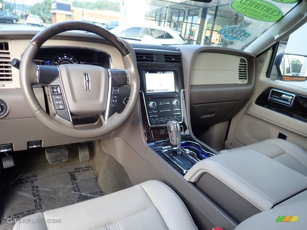 Medium Light Stone Interior 2017 Lincoln Navigator Select 4x4 Photo #138941261