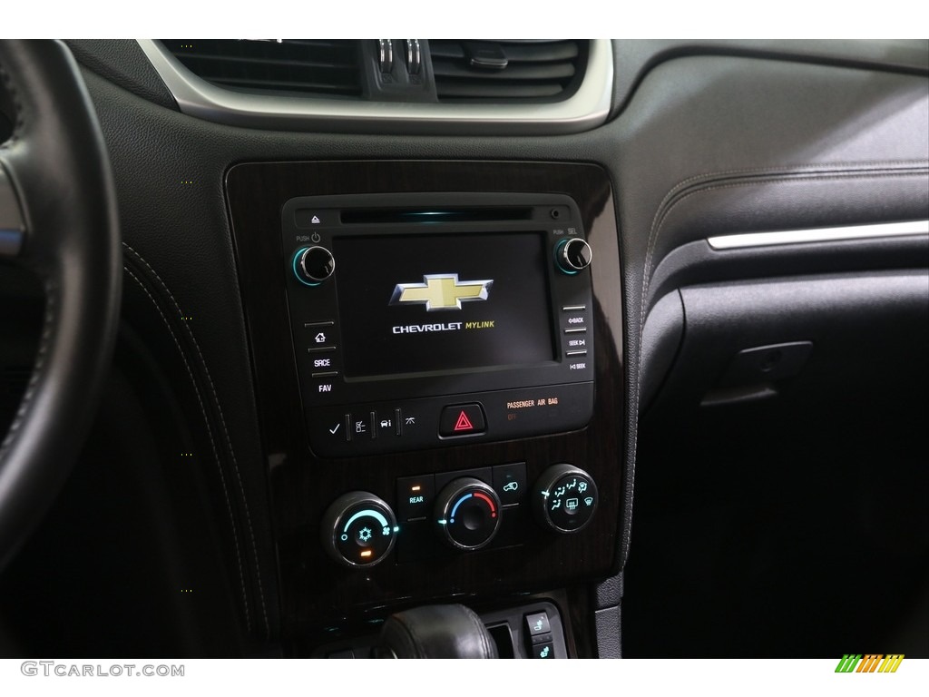 2017 Traverse LT - Summit White / Ebony photo #9