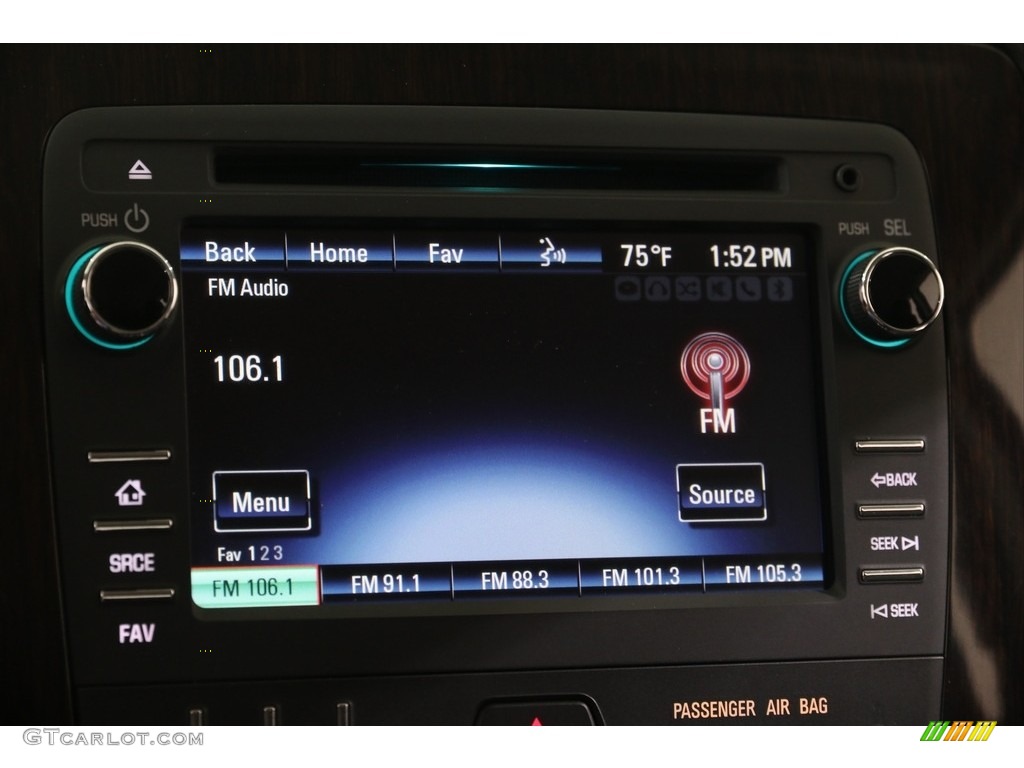 2017 Traverse LT - Summit White / Ebony photo #10