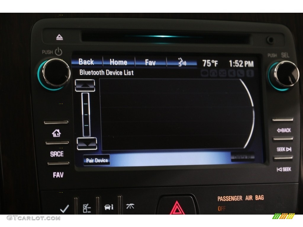 2017 Traverse LT - Summit White / Ebony photo #11