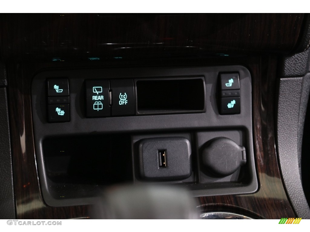 2017 Traverse LT - Summit White / Ebony photo #12