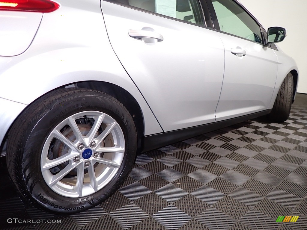 2015 Focus SE Hatchback - Ingot Silver Metallic / Charcoal Black photo #16