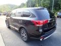 2017 Labrador Black Metallic Mitsubishi Outlander SE S-AWC  photo #5