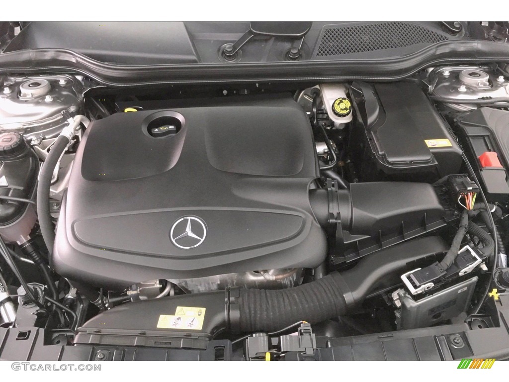 2016 Mercedes-Benz GLA 250 Engine Photos
