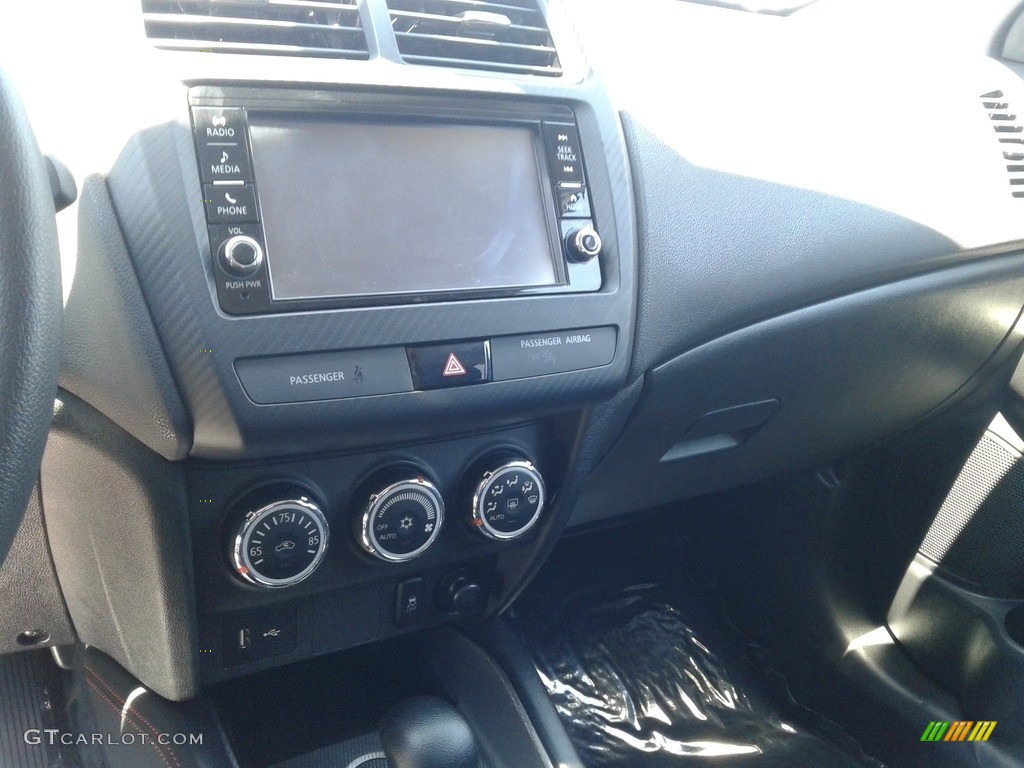 2019 Mitsubishi Outlander Sport ES Controls Photo #138962697