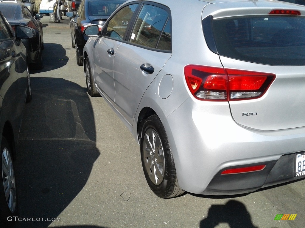 2018 Rio LX - Silky Silver / Black photo #9