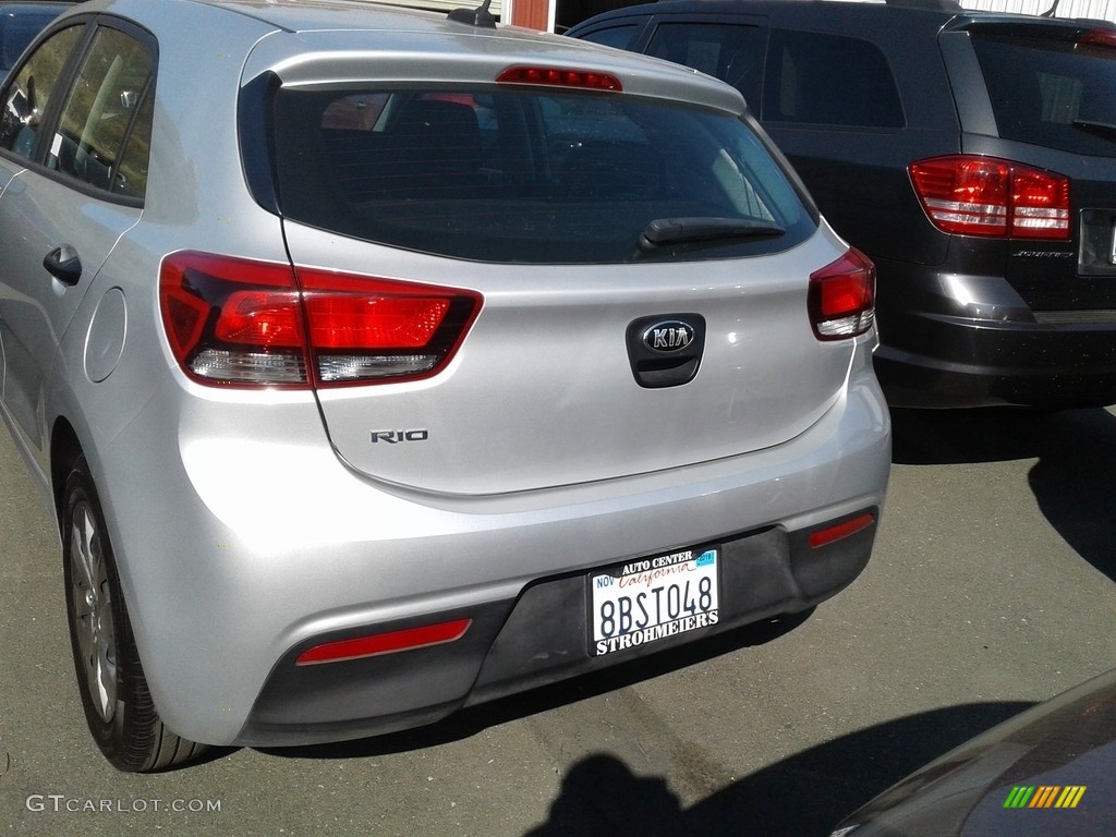 2018 Rio LX - Silky Silver / Black photo #10
