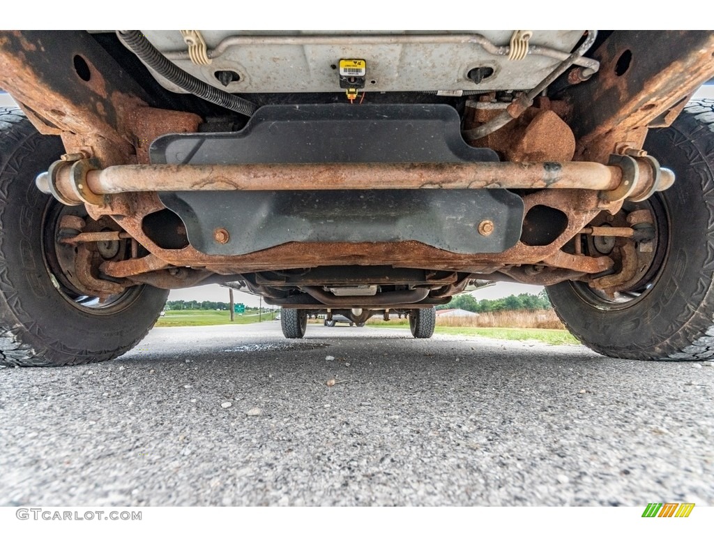 2014 Chevrolet Express Cutaway 3500 Utility Van Undercarriage Photo #138965625