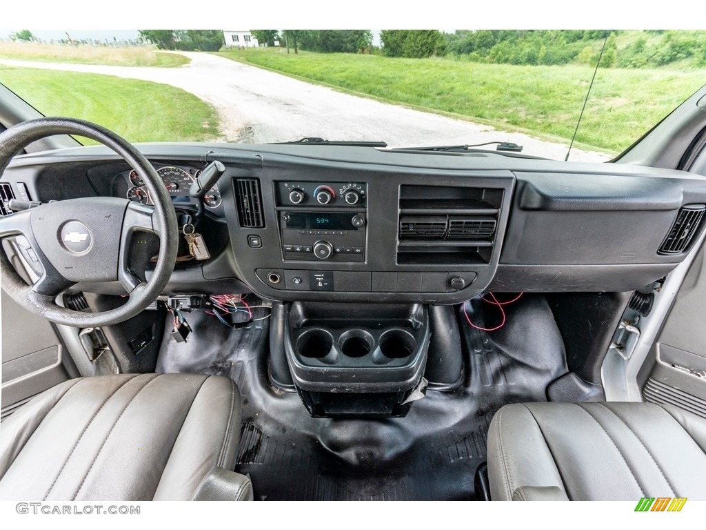 2014 Chevrolet Express Cutaway 3500 Utility Van Medium Pewter Dashboard Photo #138966204