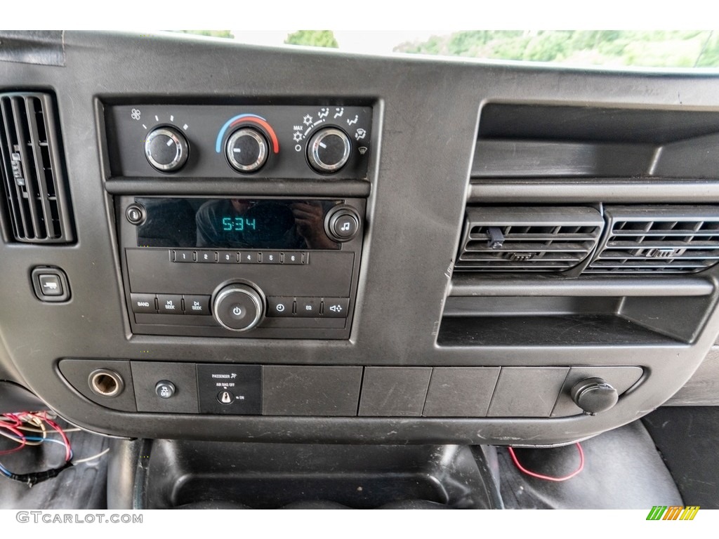 2014 Chevrolet Express Cutaway 3500 Utility Van Controls Photos