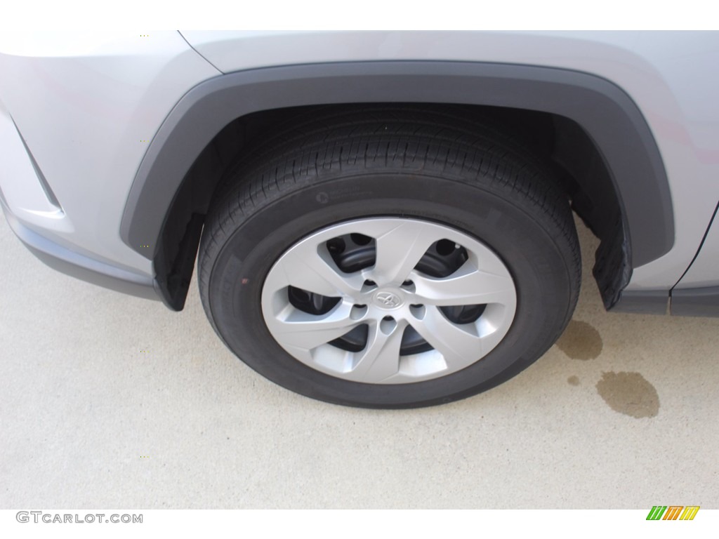 2019 RAV4 LE - Silver Sky Metallic / Black photo #5