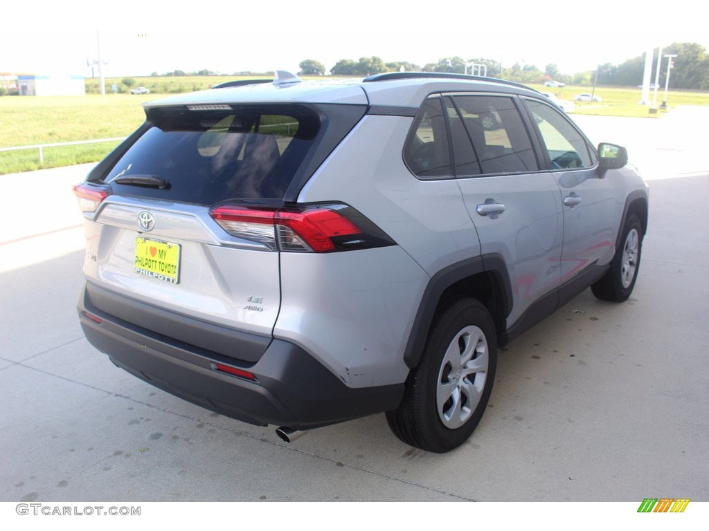2019 RAV4 LE - Silver Sky Metallic / Black photo #8