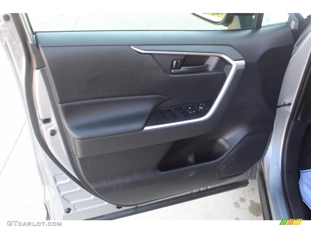 2019 RAV4 LE - Silver Sky Metallic / Black photo #9