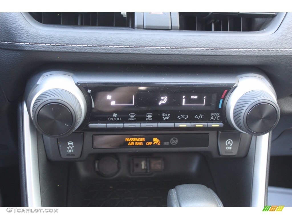 2019 RAV4 LE - Silver Sky Metallic / Black photo #16