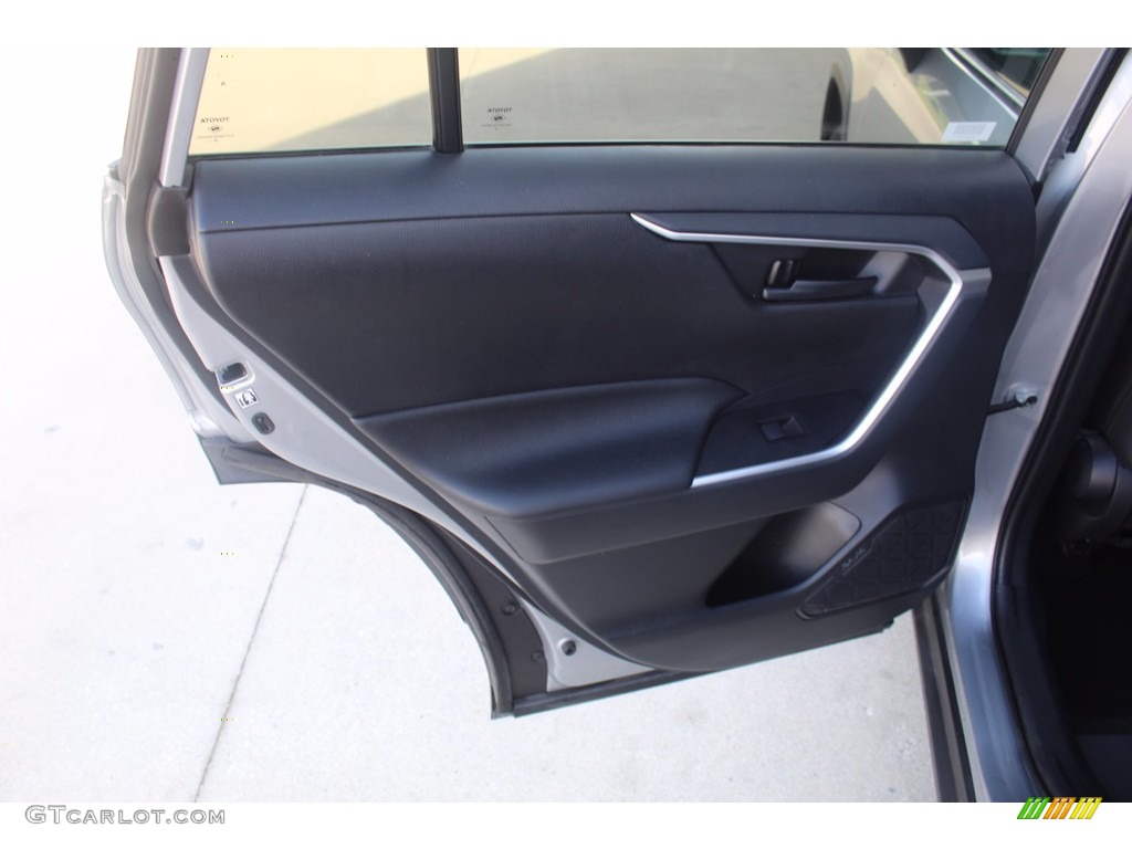 2019 RAV4 LE - Silver Sky Metallic / Black photo #18