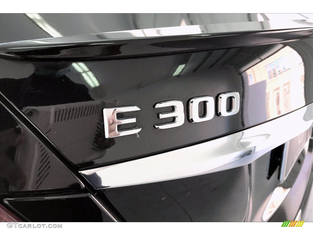 2017 E 300 4Matic Sedan - Black / Macchiato Beige/Black photo #27