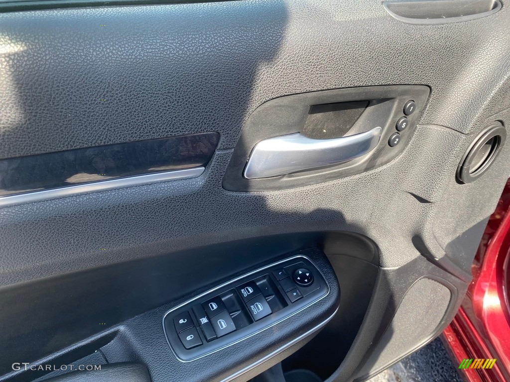 2019 300 Limited AWD - Velvet Red Pearl / Black photo #14