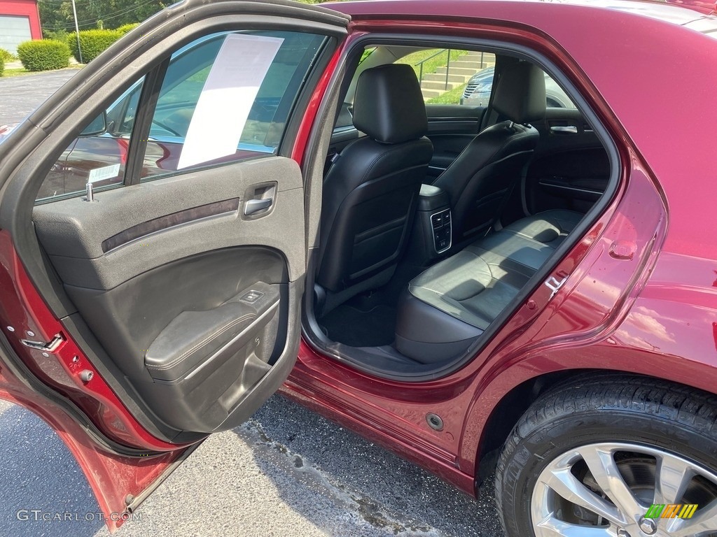 2019 300 Limited AWD - Velvet Red Pearl / Black photo #40