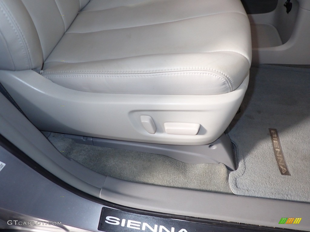 2014 Sienna XLE AWD - Silver Sky Metallic / Light Gray photo #27