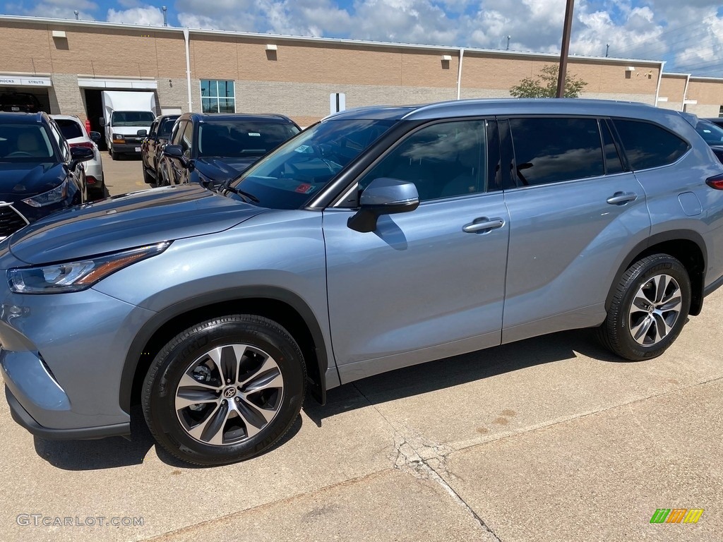 Moon Dust Toyota Highlander