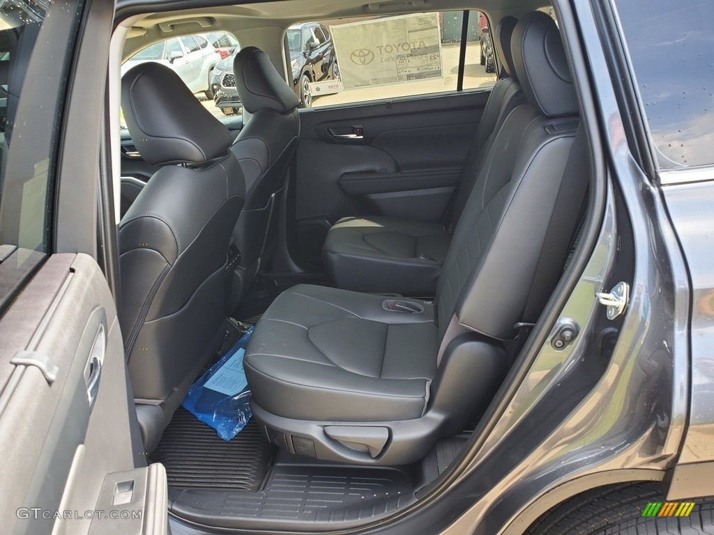 2020 Toyota Highlander XLE AWD Rear Seat Photos