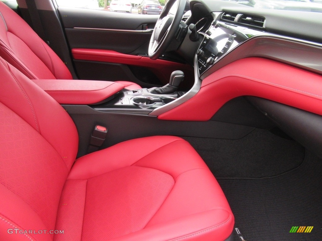 2019 Camry XSE - Celestial Silver Metallic / Red photo #11