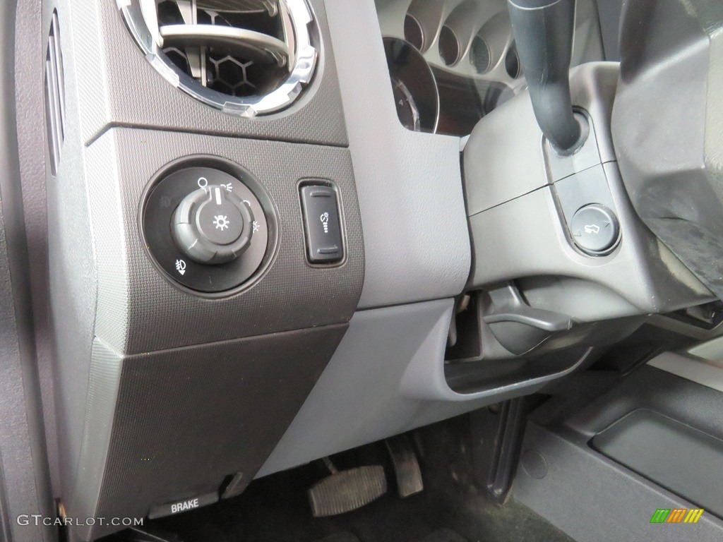 2016 Ford F450 Super Duty XLT Crew Cab 4x4 Controls Photo #138990298