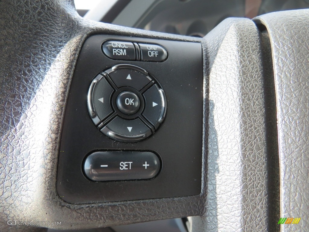 2016 Ford F450 Super Duty XLT Crew Cab 4x4 Controls Photo #138990653