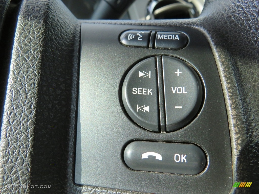 2016 Ford F450 Super Duty XLT Crew Cab 4x4 Controls Photo #138990683