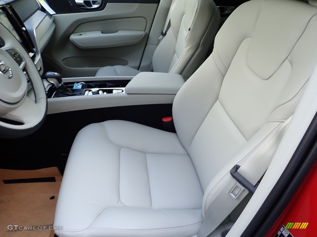 2020 Volvo XC60 T5 AWD Momentum Front Seat Photos