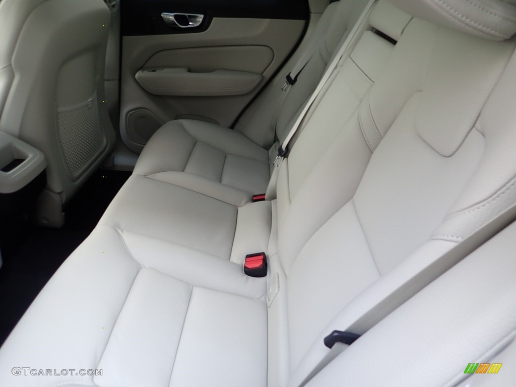 2020 Volvo XC60 T5 AWD Momentum Rear Seat Photos