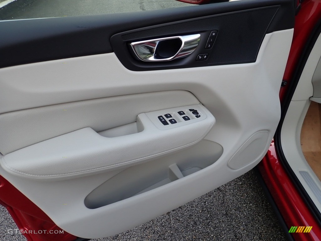 2020 Volvo XC60 T5 AWD Momentum Door Panel Photos