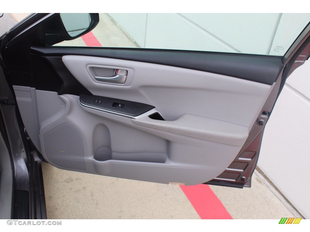 2015 Camry LE - Celestial Silver Metallic / Ash photo #26