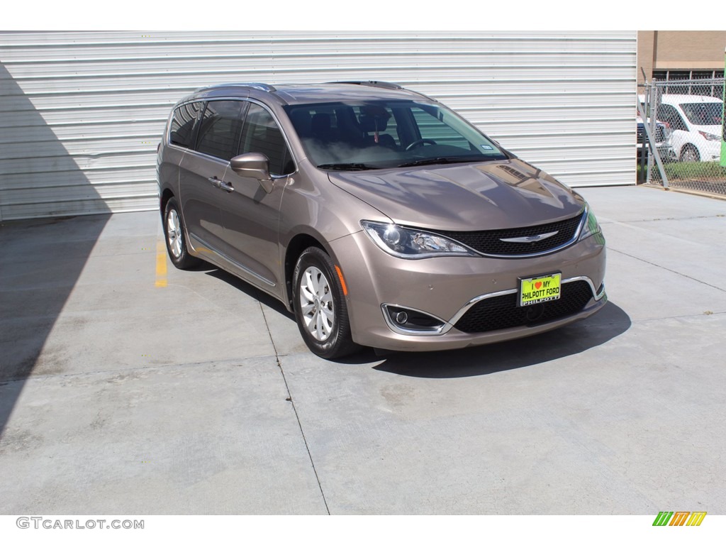 2018 Pacifica Touring L - Molten Silver / Black/Alloy photo #2