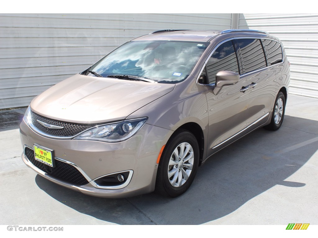 2018 Pacifica Touring L - Molten Silver / Black/Alloy photo #4