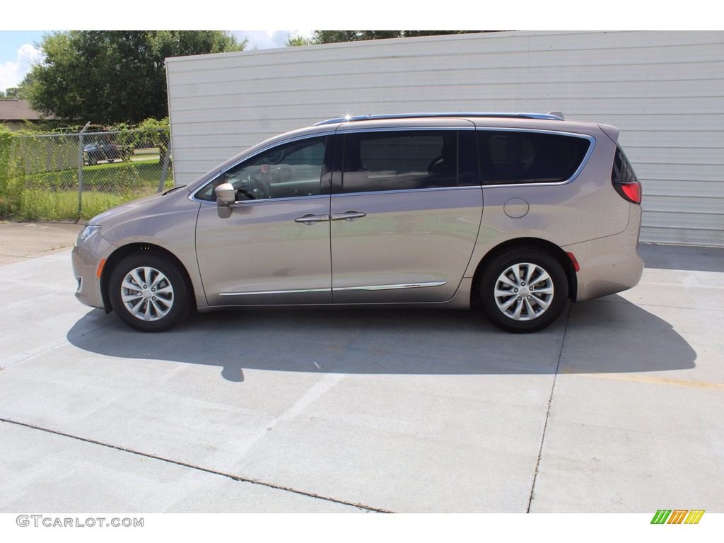 2018 Pacifica Touring L - Molten Silver / Black/Alloy photo #7