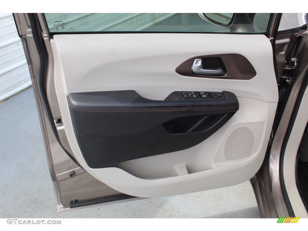 2018 Pacifica Touring L - Molten Silver / Black/Alloy photo #14
