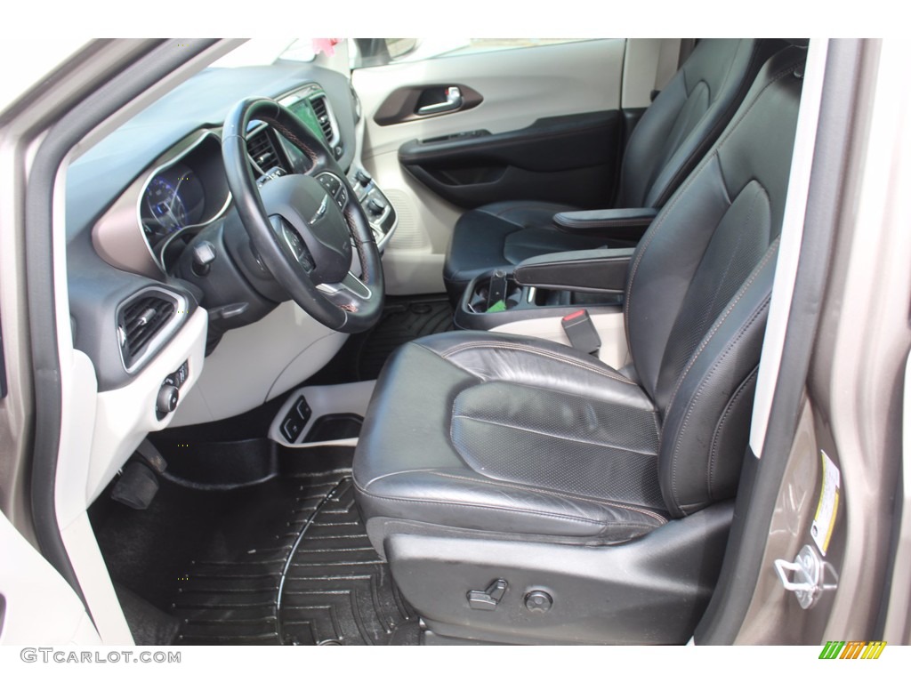 2018 Pacifica Touring L - Molten Silver / Black/Alloy photo #15